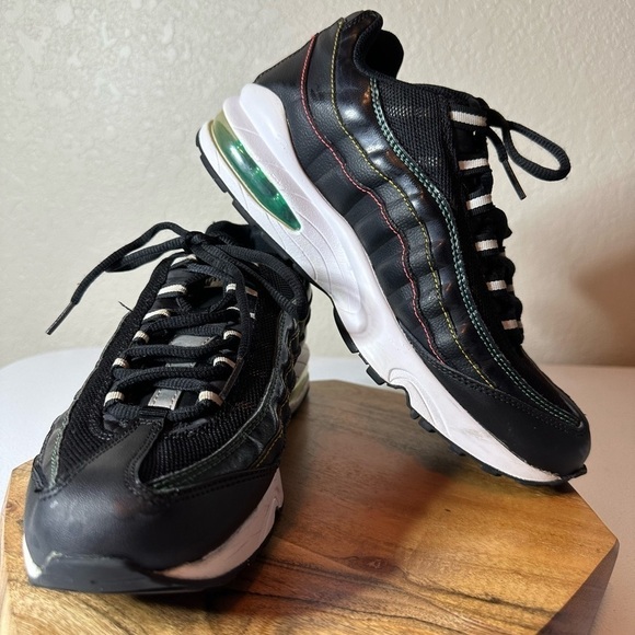 air max 95 windbreaker black